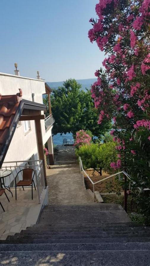 Apartments Coko Omiš Kültér fotó